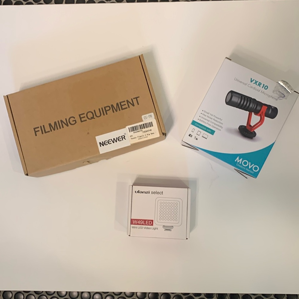 Neewer Smartphone Video Rig/ Ubanzi Mini LED Video Light/Universal Microphone